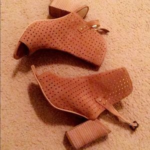 Diba True size 9 perforated booties